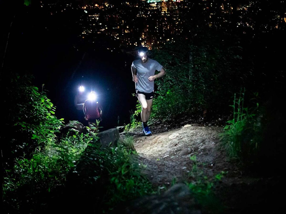 Elige tu linterna frontal para correr de noche